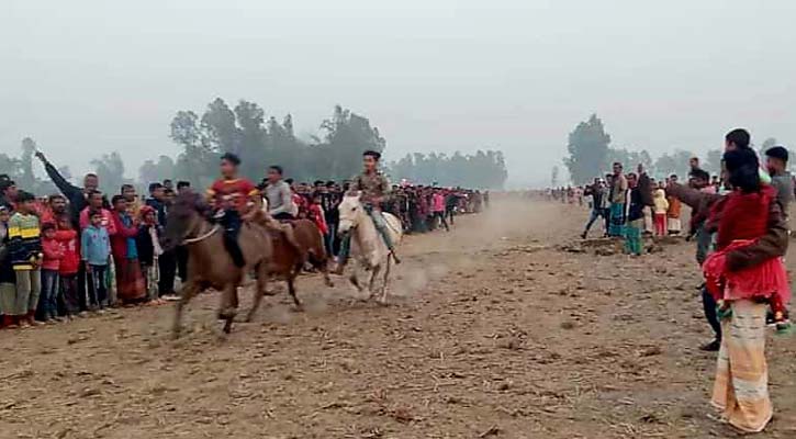 পলাশবাড়ীতে ঘোড়দৌড়